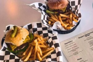 Quán bar & nướng Parrot’s Nest khai trương tại Montgomery