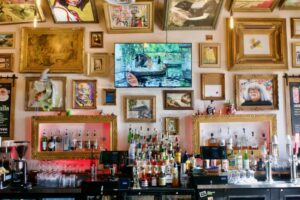 Quán Bar Nghệ Thuật Yellow Dog Khai Trương Tại Denton