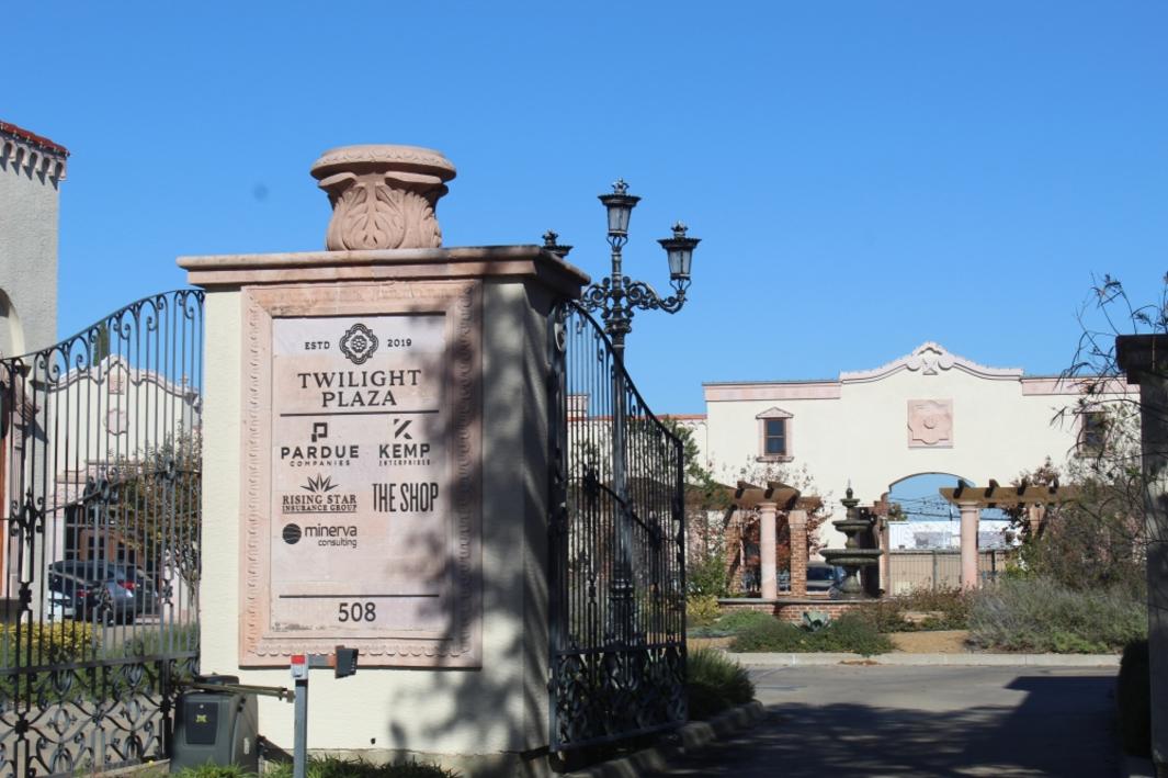 Hội đồng thành phố Richardson thông qua việc cho phép các doanh nghiệp bán lẻ và dịch vụ 1 399669