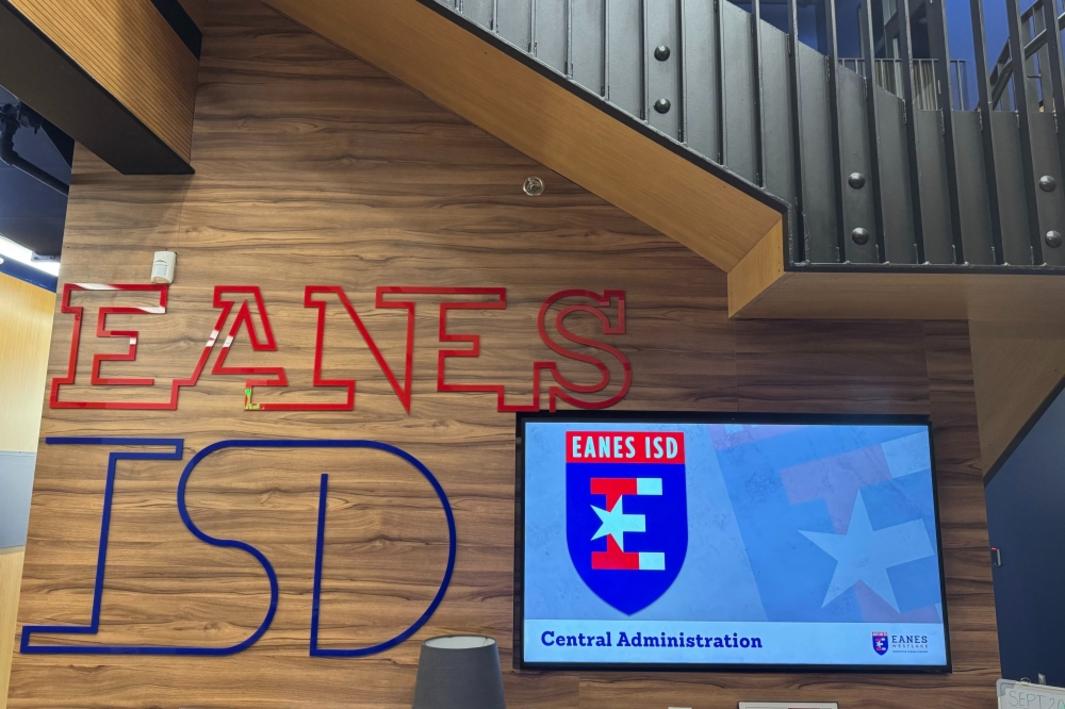 Eanes ISD: Tân Giám Đốc, Khóa Học Mới, và Khảo Sát Ngân Sách 1 399705