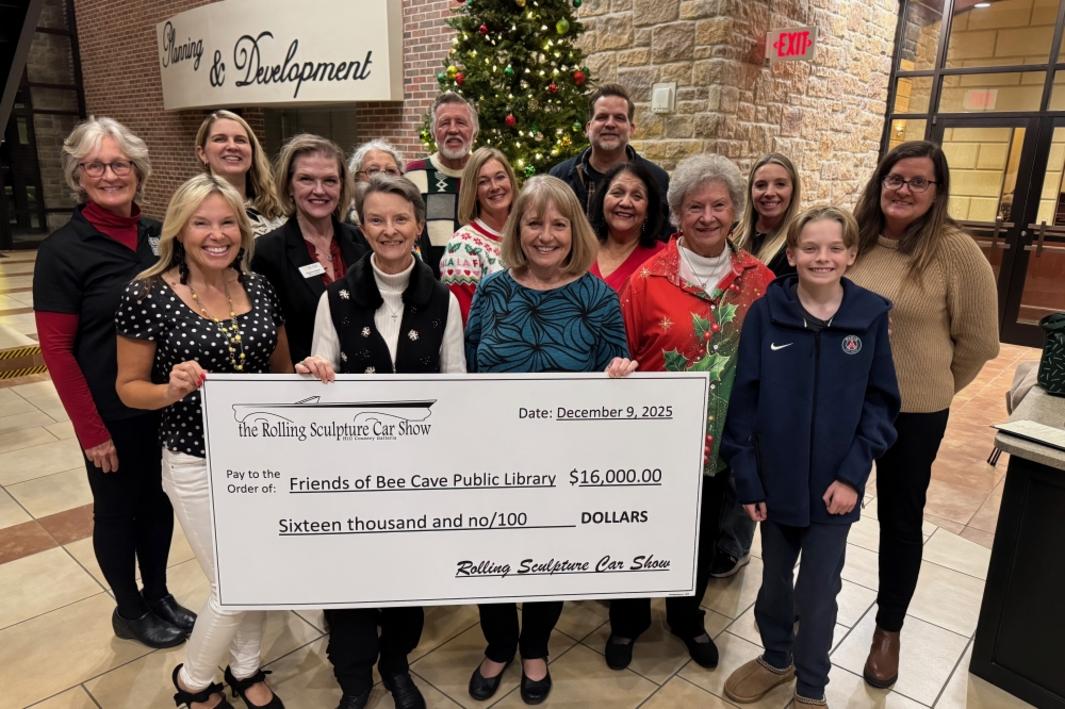 Triển lãm xe Rolling Sculpture quyên góp $16,000 cho Thư viện Bee Cave 1 399707