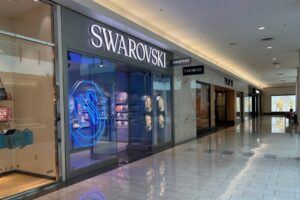 Cửa hàng Swarovski tại The Woodlands Mall sẽ tu sửa vào đầu năm 2026 16 Cửa hàng Swarovski tại The Woodlands Mall sẽ tu sửa vào đầu năm 2026