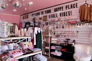 The Rowdy Chick Mang Đến Phong Cách Thời Trang Cộng Đồng và Thoải Mái cho Humble