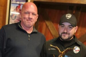 Cảnh sát Bee Cave vinh danh 'Sĩ quan của năm' tại buổi tiệc trao giải 21 Cảnh sát Bee Cave vinh danh ‘Sĩ quan của năm’ tại buổi tiệc trao giải