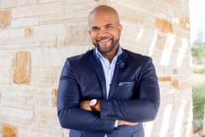 Chủ tịch Hội đồng Quản trị Humble ISD, Marques Holmes được bầu vào Hội đồng Quản trị TASB 12 Chủ tịch Hội đồng Quản trị Humble ISD, Marques Holmes được bầu vào Hội đồng Quản trị TASB