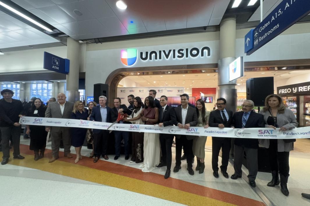 Univision Khai Trương Cửa Hàng tại Sân Bay Quốc Tế San Antonio 1 400325