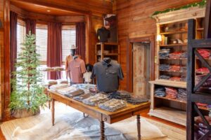 Iron Oak Apparel Co. khai trương tại Gruene 2 Iron Oak Apparel Co. khai trương tại Gruene