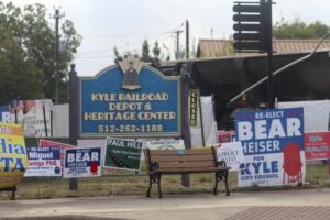 Bà Yvonne Flores-Cale dẫn đầu trong cuộc bầu cử Thị trưởng Kyle 32 Bà Yvonne Flores-Cale dẫn đầu trong cuộc bầu cử Thị trưởng Kyle