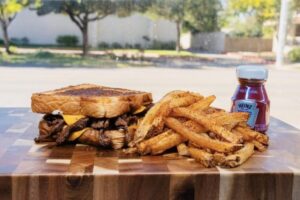 Steaks to Go Mở Lại Dưới Dạng Xe bán thức ăn tại New Braunfels