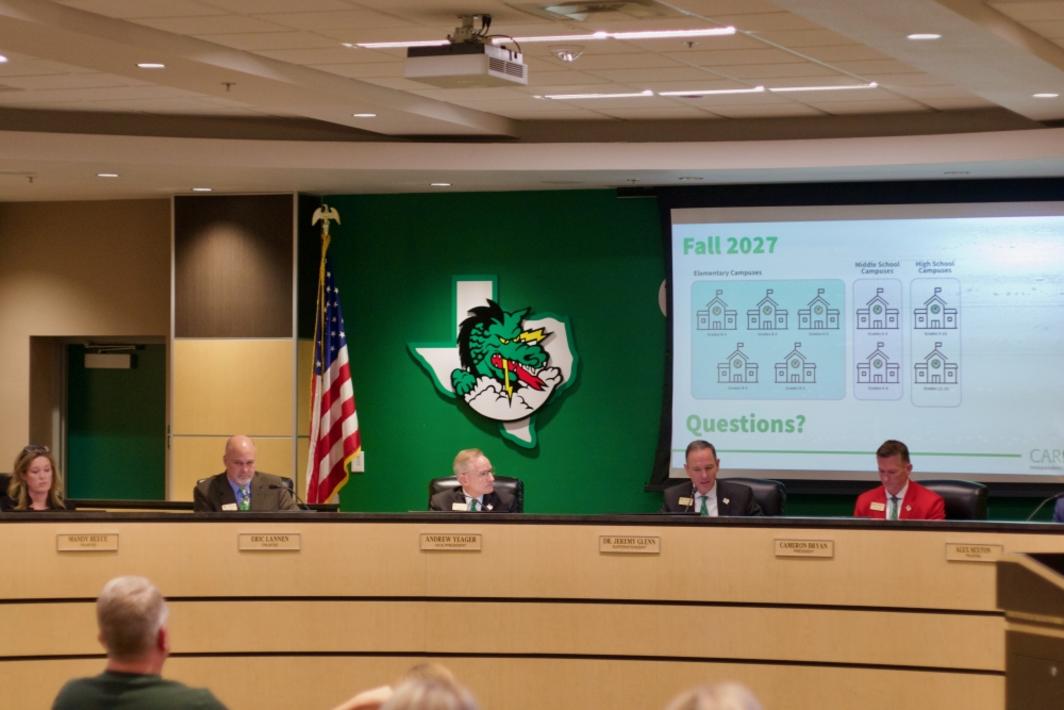 Giới Chức Carroll ISD Xem Xét Đóng Cửa Trường Trung Học Durham 1 400816