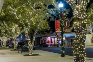 6 Sự kiện cuối tuần tại Austin: Ca hát, vẽ tranh và ăn sáng với ông già Noel 7 6 Sự kiện cuối tuần tại Austin: Ca hát, vẽ tranh và ăn sáng với ông già Noel