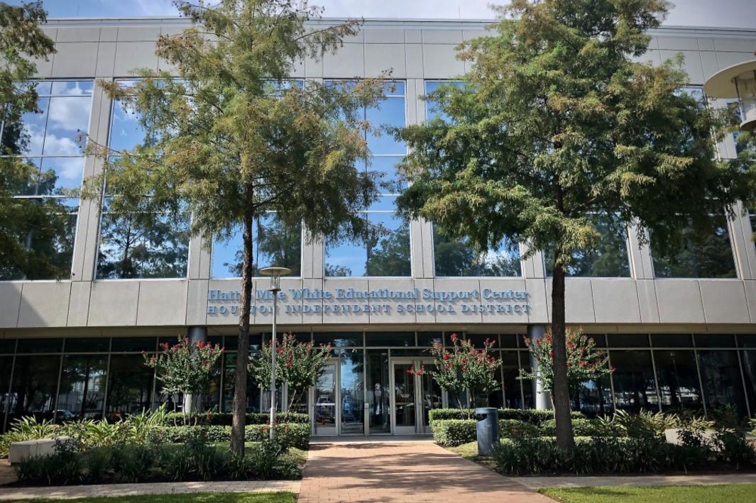 HISD xem xét việc chấm dứt chương trình thiết kế đồ họa tại 3 trường trung học 1 401099