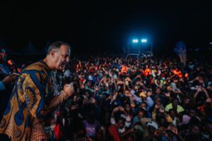 Tổ chức Jesus Festival của Bernie Moore đến với cộng đồng toàn cầu 32 Tổ chức Jesus Festival của Bernie Moore đến với cộng đồng toàn cầu