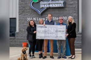 Tập đoàn Hillwood Ủng hộ Trung tâm Thực phẩm Cộng đồng Denton