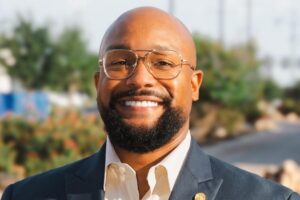 Nghị viên Hutto Brian Thompson từ chức