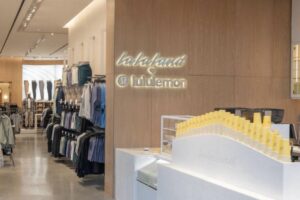 Lululemon và La La Land Cafe khai trương cùng nhau gần River Oaks