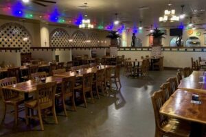 Nhà hàng La Brisa Mexican Grill tại League City mở cửa trở lại quầy bar sau khi cải tạo