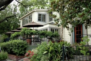 Quán cà phê Backstreet dời ngày mở cửa lại đến mùa hè 2026