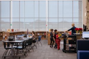 Clear Creek ISD Mở Đơn Xin Học cho Chương Trình Khoa Học và Ngôn Ngữ Kép