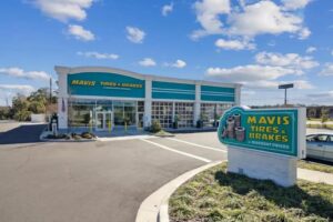 Mavis Tire Khai Trương Cửa Hàng Mới trên Đường FM 1093