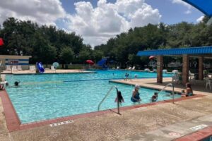 Jersey Village tổ chức họp dân về thiết kế hồ bơi mới 10 Jersey Village tổ chức họp dân về thiết kế hồ bơi mới