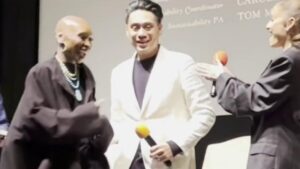 Dàn diễn viên và đạo diễn phim 'Wicked' bất ngờ xuất hiện tại San Rafael 20 Dàn diễn viên và đạo diễn phim ‘Wicked’ bất ngờ xuất hiện tại San Rafael