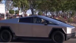 Điều tra liên bang về cửa xe điện Tesla gây thắc mắc cho chủ xe