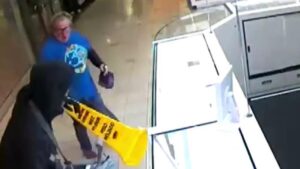 Cướp bóc táo bạo tại trung tâm thương mại Sunvalley Mall ở Concord