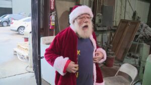 Ông già Noel ở Houston bị cướp nhưng vẫn giữ tinh thần lạc quan 33 Ông già Noel ở Houston bị cướp nhưng vẫn giữ tinh thần lạc quan