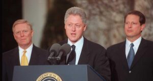 12-19-1998: Tổng Thống Clinton Bị Bãi Miễn