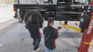 HISD Mở Rộng Chương Trình Hướng Nghiệp, Tăng Cơ Hội Thực Hành cho Học Sinh