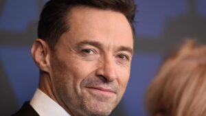 Hugh Jackman bất ngờ ghé thăm dàn hợp xướng trường trung học ở Milwaukee