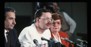 12-04-1991: Nhà báo Mỹ Terry Anderson được trả tự do sau 2.454 ngày bị bắt cóc ở Lebanon