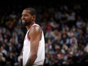 Kevin Durant Đạt 31,000 Điểm Sự Nghiệp Trong Trận Đấu Đêm Thứ Sáu Với Suns