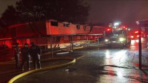 Hỏa hoạn thiêu rụi khu chung cư ở Meyerland, khoảng 50 người mất nhà