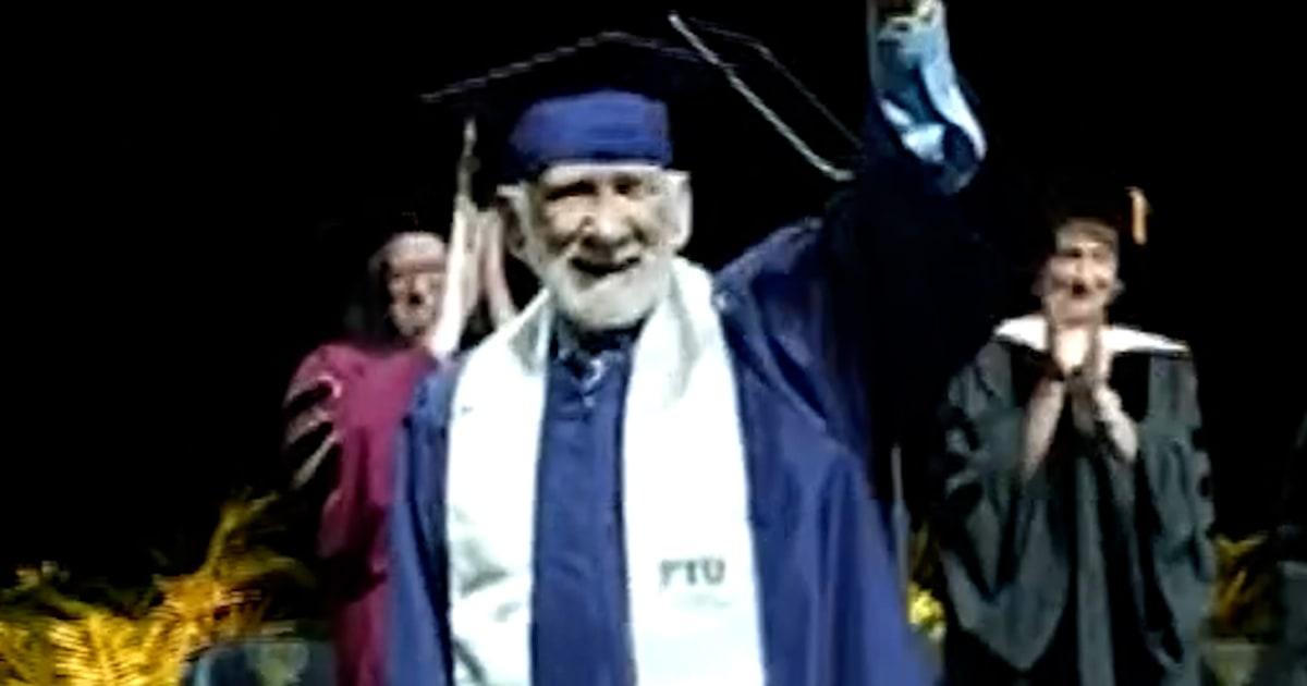 Cụ ông 85 tuổi tốt nghiệp đại học sau nhiều thập kỷ 1 85 grad thumb z4tvy6
