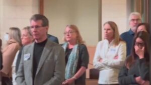 Hội đồng Thành phố Los Angeles trì hoãn bỏ phiếu về việc miễn lệ phí cháy rừng Palisades