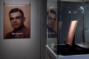 Ngày này năm xưa: Alan Turing được ân xá sau khi bị kết án vì hành vi đồng tính