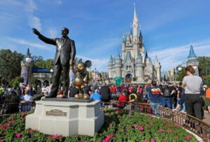 Du khách Disney World cứu người bất tỉnh giữa loạt sự cố y tế