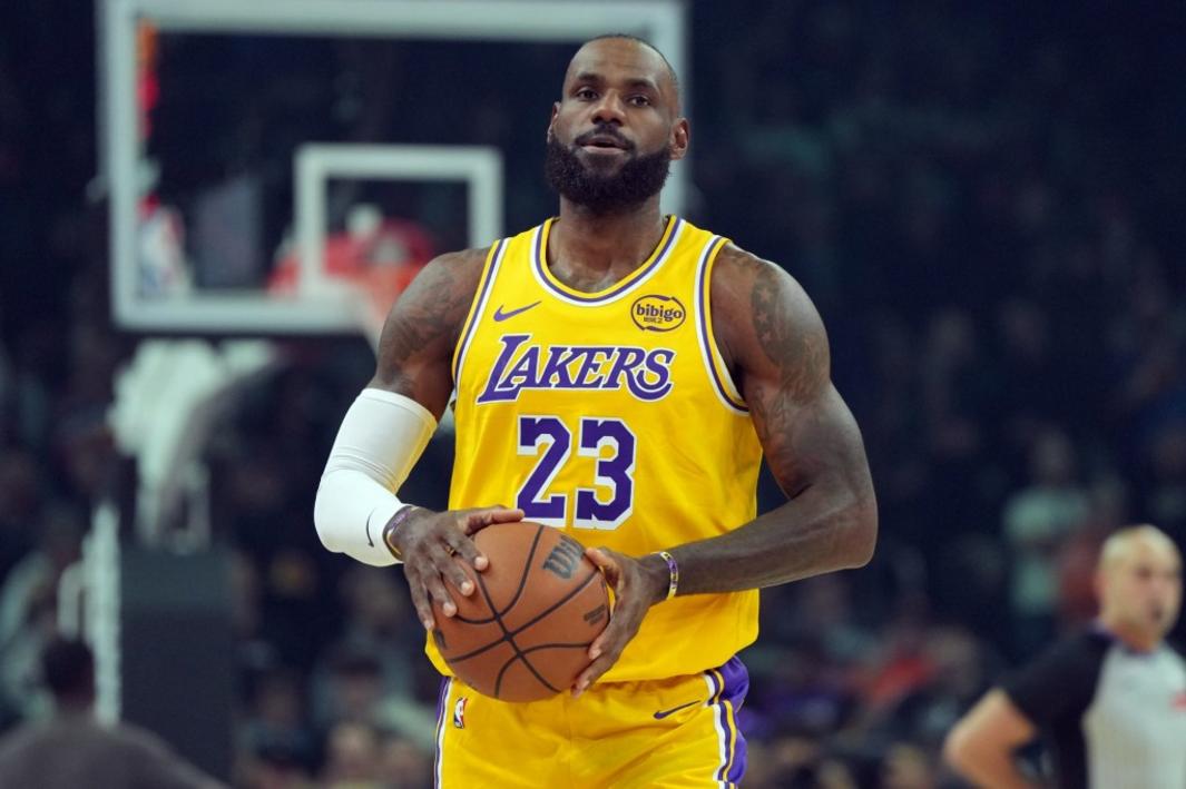 LeBron James bước sang tuổi 41, các đồng đội Lakers bày tỏ sự ngưỡng mộ 1 AP25358758510315