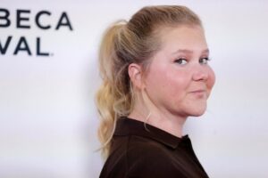 Amy Schumer Bỏ Nhẫn Cưới Trong Ảnh Giảm Cân Mới