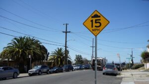 Oakland lắp đặt 18 camera giám sát tốc độ mới 8 Oakland lắp đặt 18 camera giám sát tốc độ mới