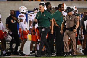 Kết Quả và Bất Ngờ tại Giải Bóng Bầu Dục Đại Học