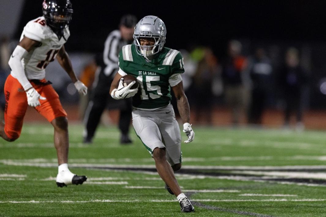 Tuyển sinh bóng bầu dục đại học: Cầu thủ trường trung học Vùng Vịnh ký hợp đồng 1 BNG L NCSOPENFB 1121 22