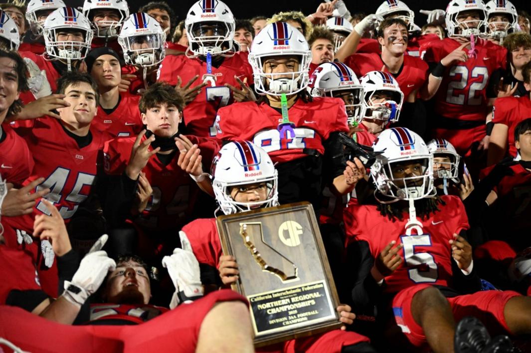 'Công việc chưa hoàn thành': St. Ignatius đánh bại Monte Vista giành chức vô địch CIF NorCal Division 3-AA 1 BNG L STIGNATIUSFB 1205 11