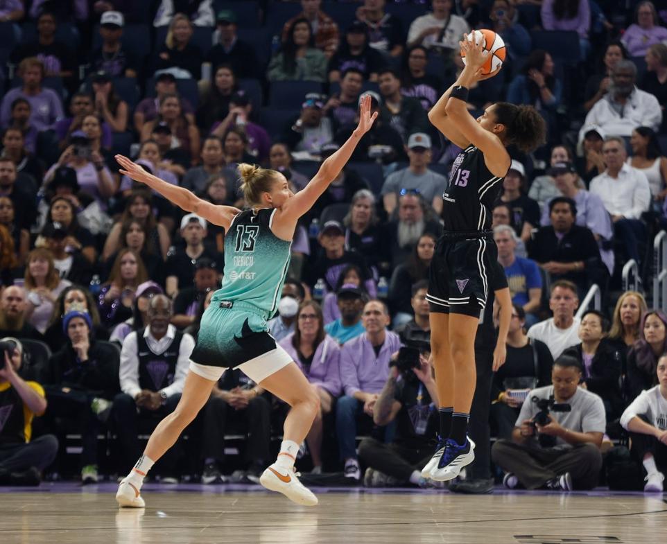Liên Đoàn Cầu Thủ WNBA Cho Phép Biện Lý Sẵn Sàng Đình Công 1 BNG L VALKYRIES 0903 8