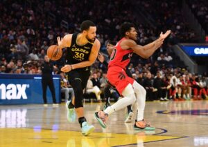 Phân tích nhanh: Curry tỏa sáng nhưng Warriors vẫn thua Raptors 6 Phân tích nhanh: Curry tỏa sáng nhưng Warriors vẫn thua Raptors