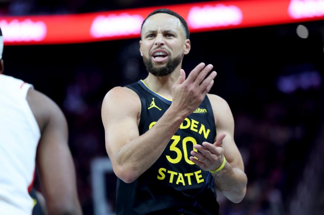 Kurtenbach: Nếu Steph Curry không thể cứu Warriors, đội bóng đã đến hồi kết 1 BNG L WARRIORS 1127 13