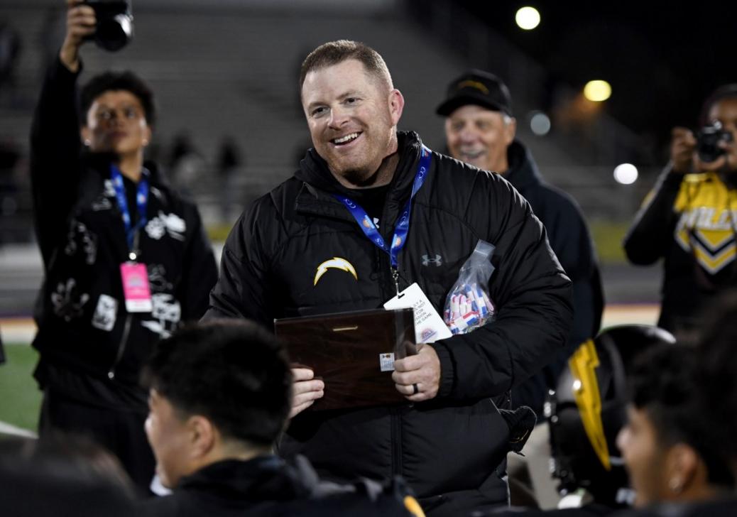 Huấn luyện viên bóng bầu dục Wilcox Paul Rosa từ chức, Conor Dunn thay thế 1 BNG L WILCOXFB 1202 6