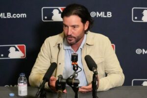 Giải Bóng Chày: Giants vẫn tìm cách 'vá' đội hình trong khi Dodgers và Phillies 'vung tiền' 4 Giải Bóng Chày: Giants vẫn tìm cách ‘vá’ đội hình trong khi Dodgers và Phillies ‘vung tiền’